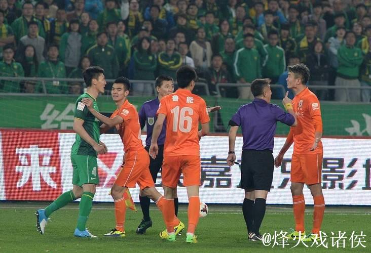 回顾中超赛场戴琳与周挺激烈争吵的瞬间 回顾中超赛场戴琳与周挺激烈争吵的瞬间